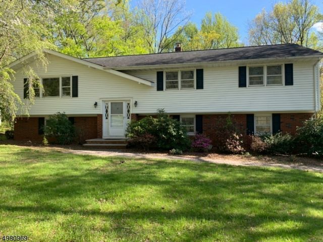 Primary Photo - 8 Dogwood Cir