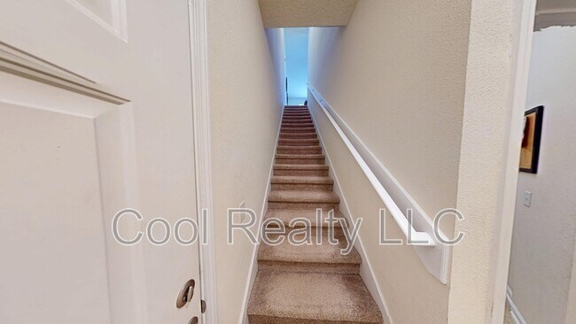 Foto del edificio - 218 Larkin Pl