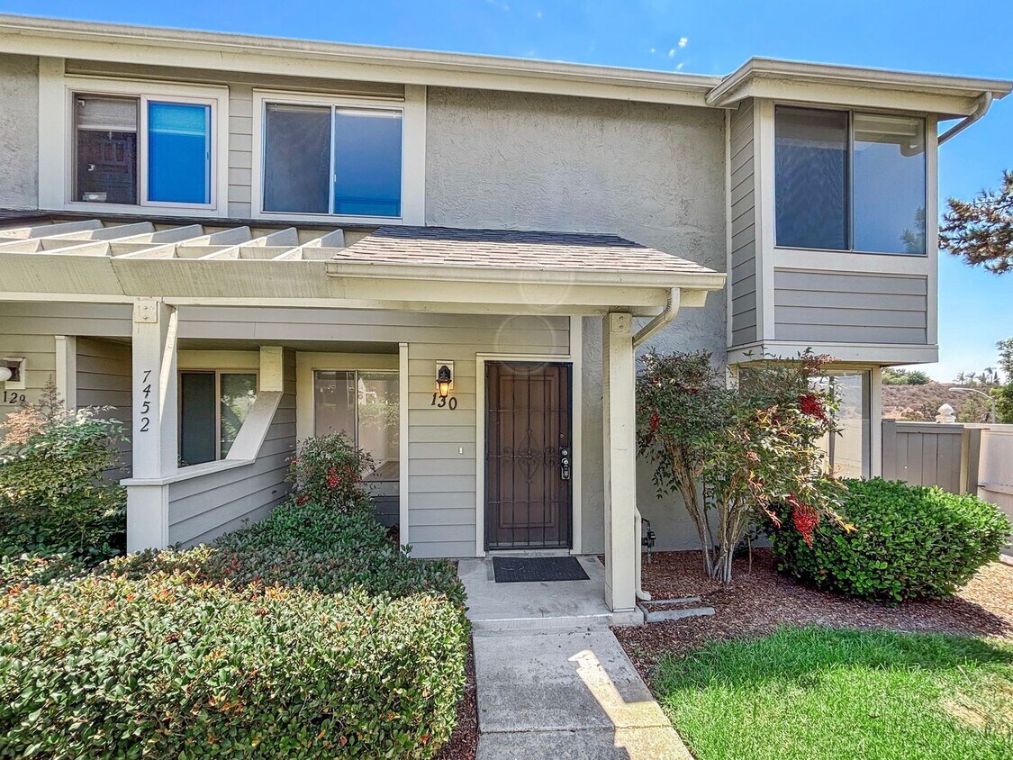 Foto principal - Beautiful 3BD/2BA Townhouse in Bay Terrace...