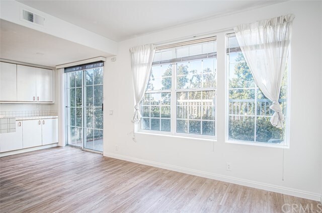 Foto del edificio - 2139 Camellia Ln