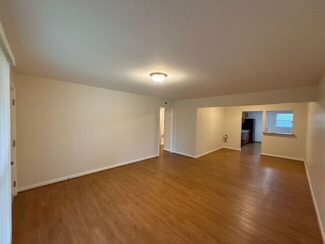 Foto del edificio - T.R. Lawing Realty Property