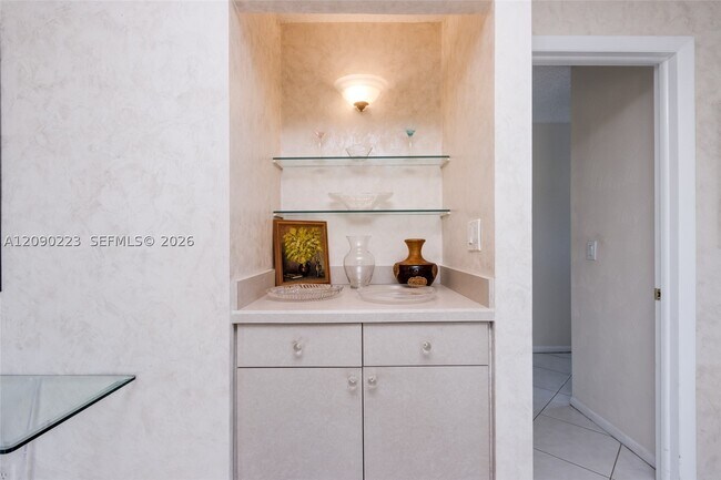 Building Photo - 8566 Casa Del Lago
