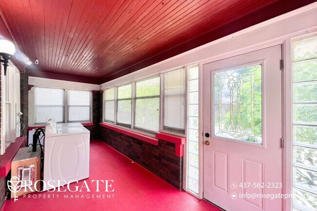 Building Photo - Spacious 4 Bed 3 Bath Semi-Detached Home i...