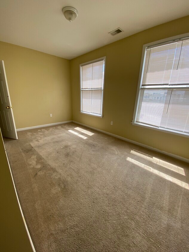 Primary Photo - 1637 W Diamond