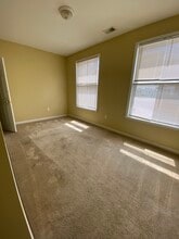 Building Photo - 1637 W Diamond