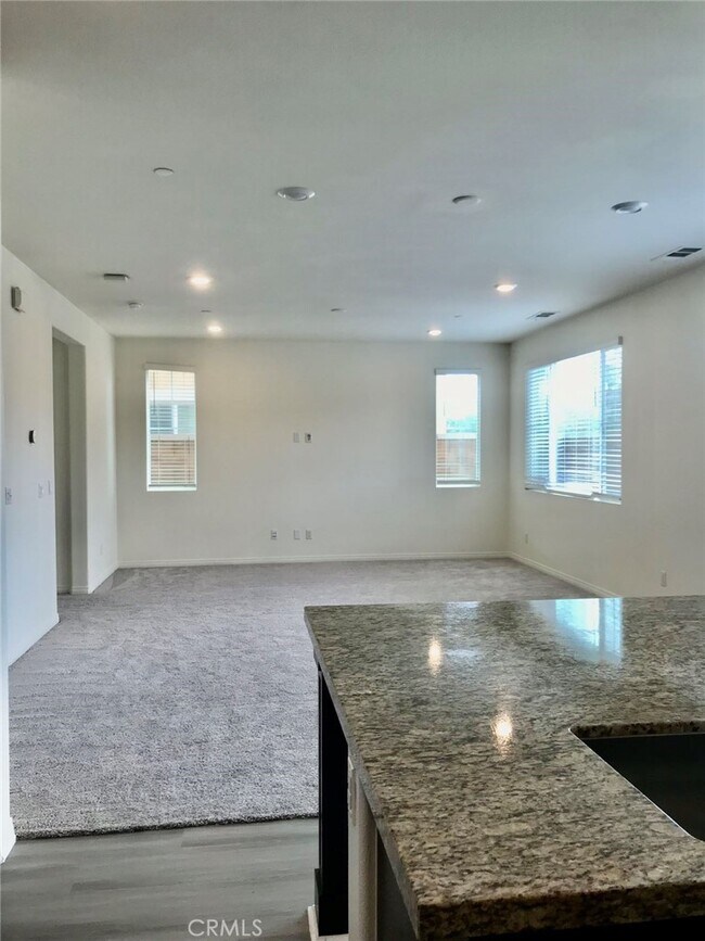 Foto del edificio - 3142 E Mt Rainier Drive