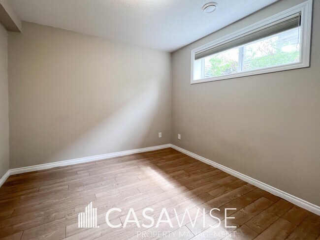 Photo du bâtiment - 11307-11379 79 Ave NW