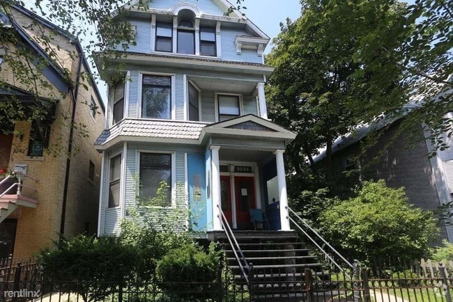 Building Photo - 3244 N Lakewood Ave