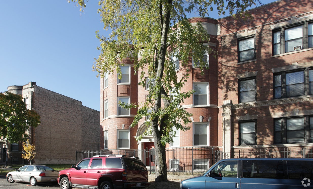 Building Photo - 4008 S Calumet Ave
