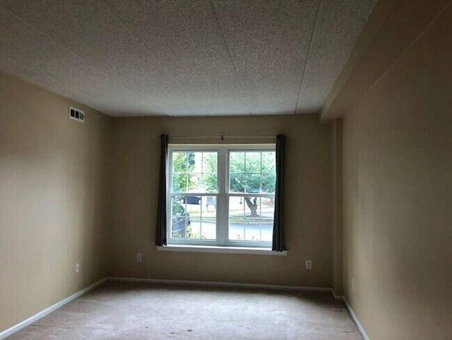 Building Photo - 2 bedroom Condo For Rent 19027 Elkins Park