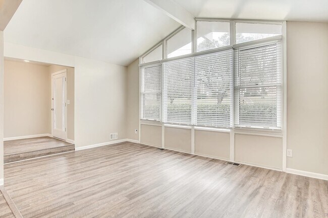 Foto del edificio - 4063 Elmscourt Dr