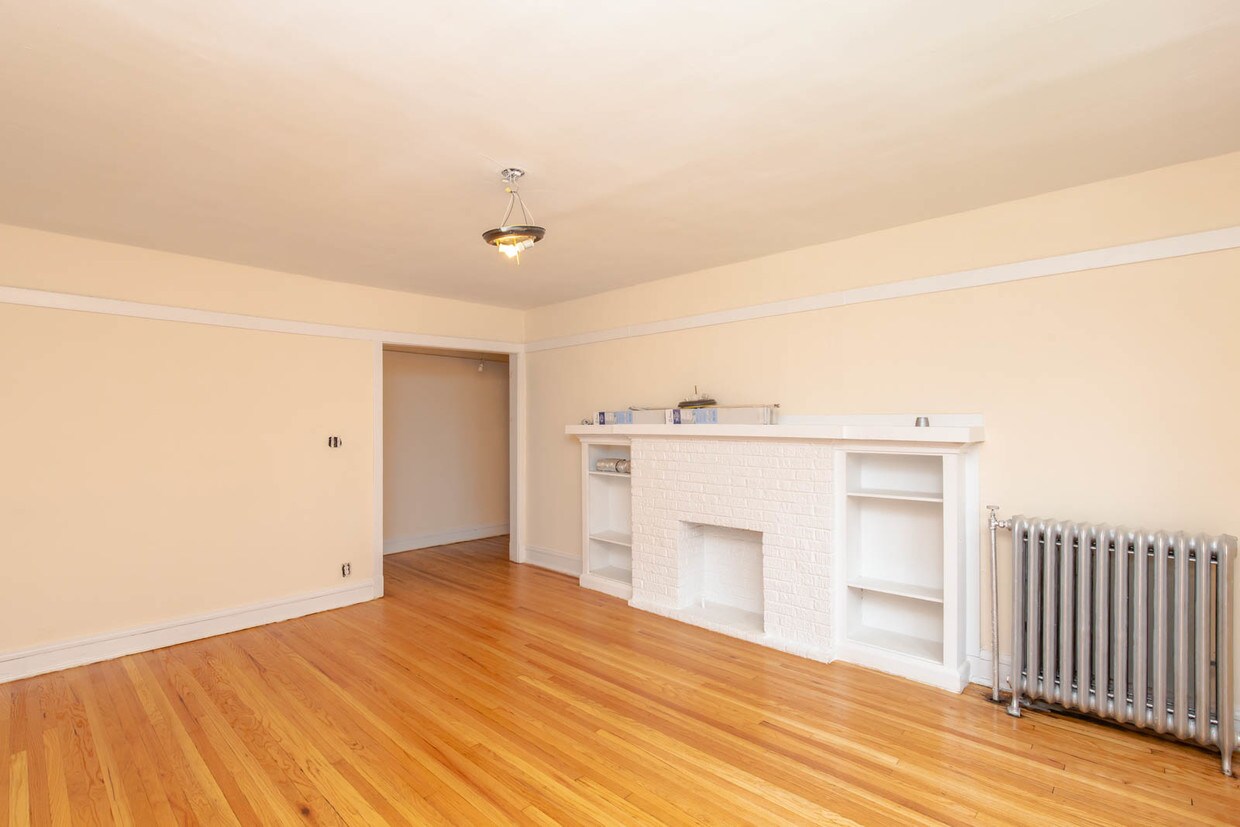 Primary Photo - 2106 W Birchwood Ave