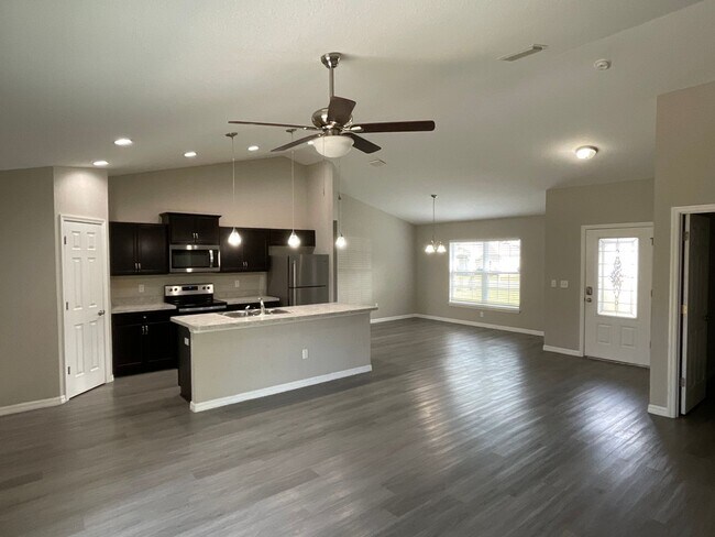 Foto del edificio - Custom Home - Desirable SE Ocala Neighborhood 3/2/2 **Won't Last**