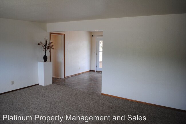 Building Photo - 4 br, 2 bath House - 1701 SE 1st St
