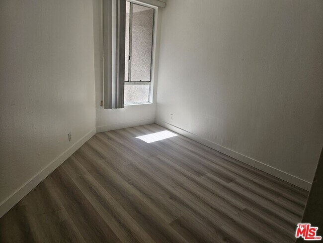 Foto del edificio - 525 S Berendo St
