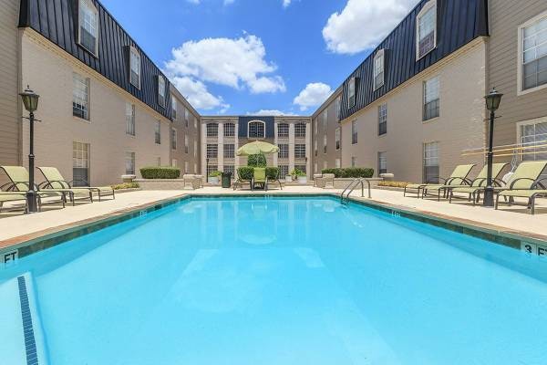 Building Photo - 2400 Westheimer Rd