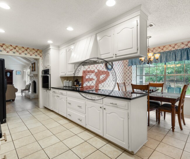 Foto del edificio - 712 Willow Creek Dr