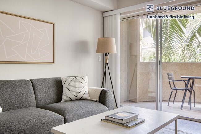 Foto del edificio - 7660 Beverly Blvd