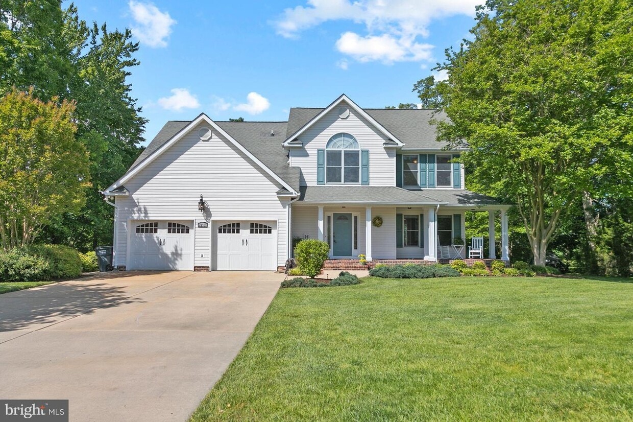 Primary Photo - 22388 Deerpath Ct