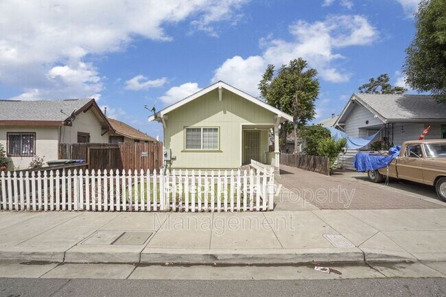 Building Photo - 848 Black Diamond St