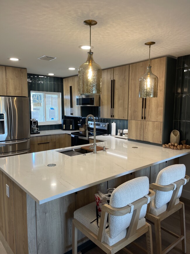 Building Photo - 3111 Pass a Grille Way