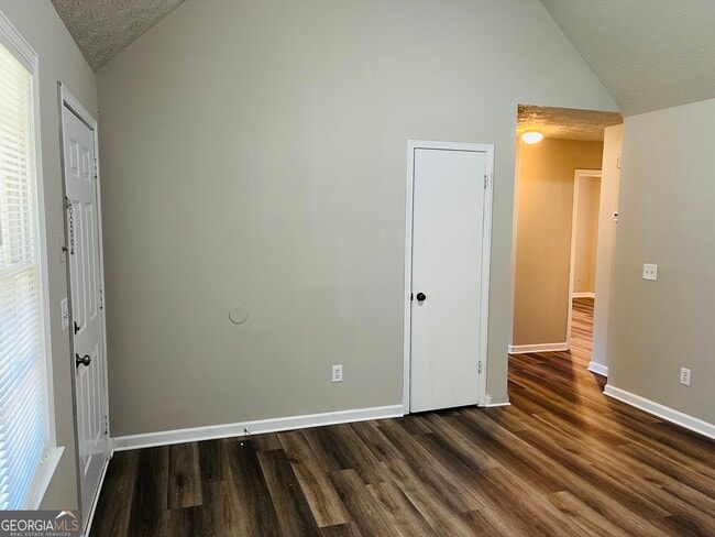 Building Photo - 10 Fredda Ln