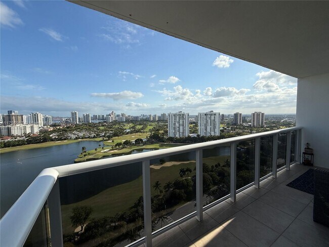 Building Photo - 3625 N Country Club Dr