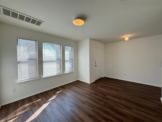 Building Photo - 2013 Rim Rock Dr