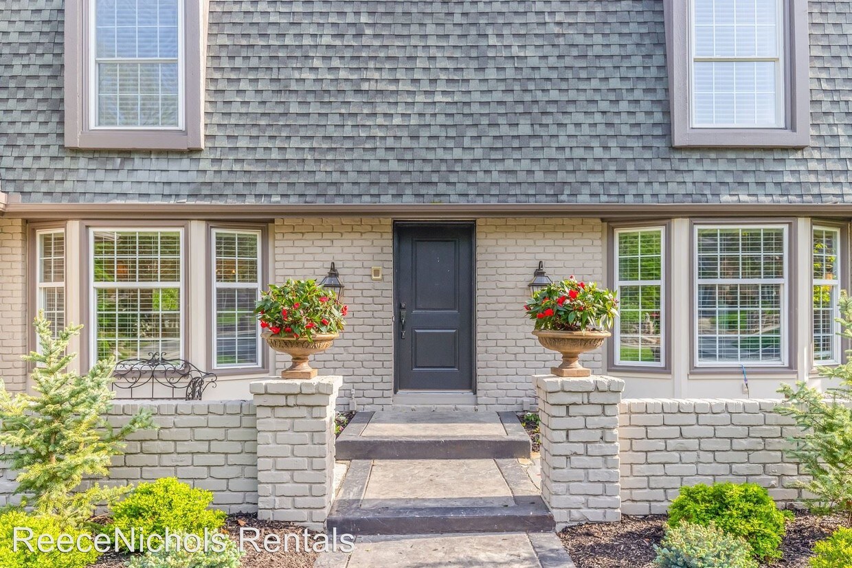 Foto principal - 6 br, 4.5 bath House - 5305 W 83rd Street