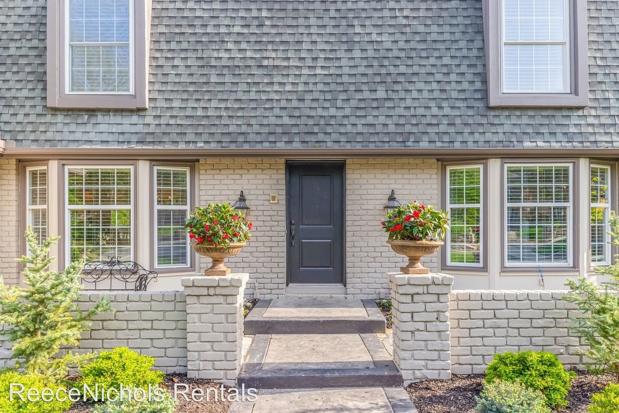 Primary Photo - 6 br, 4.5 bath House - 5305 W 83rd Street