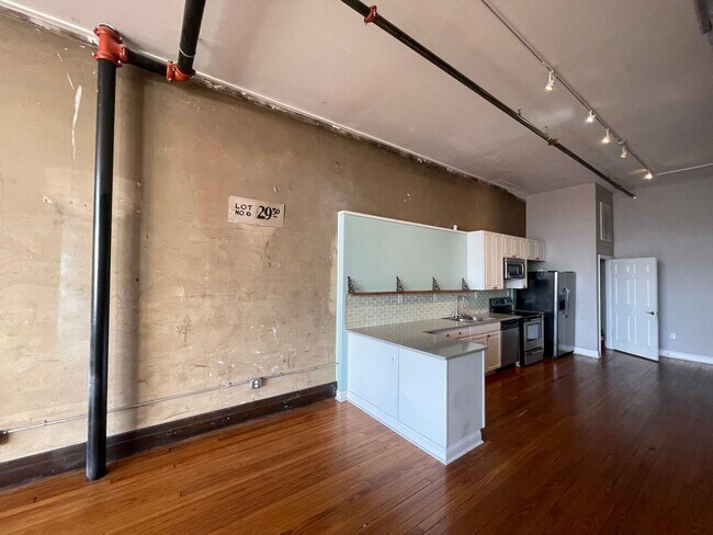 Foto del edificio - Benny's 2 Bedroom Loft on Main St