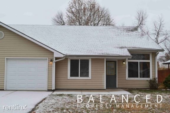 Primary Photo - 3 br, 2 bath House - 105 E Lake St