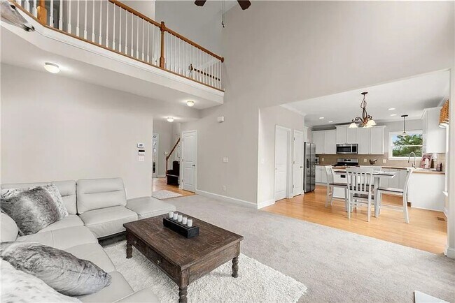Foto del edificio - Beautiful home in Stratford on Lanier-5 bed 3 bath in sought after swim, tennis and lake community!