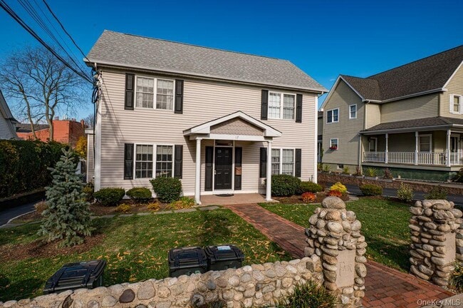 Building Photo - 17 Fairview St