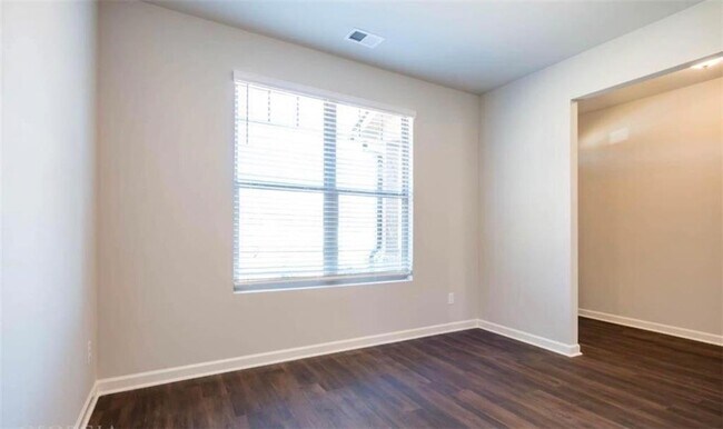 Building Photo - 639 Blue Juniper Cir