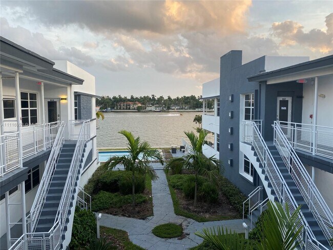 Foto del edificio - 960 Bay Dr