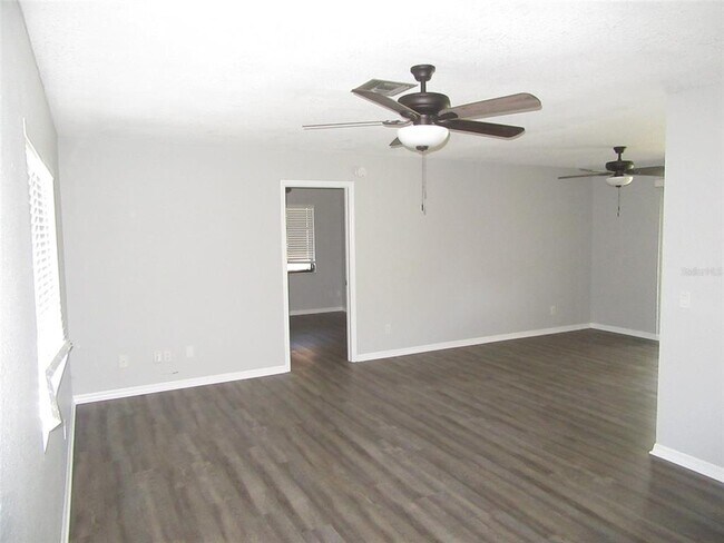 Building Photo - 1074 Birchcrest Blvd