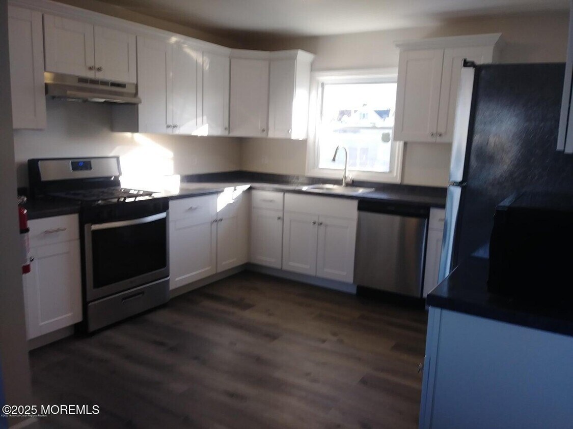 Building Photo - 1504 Sewall Ave