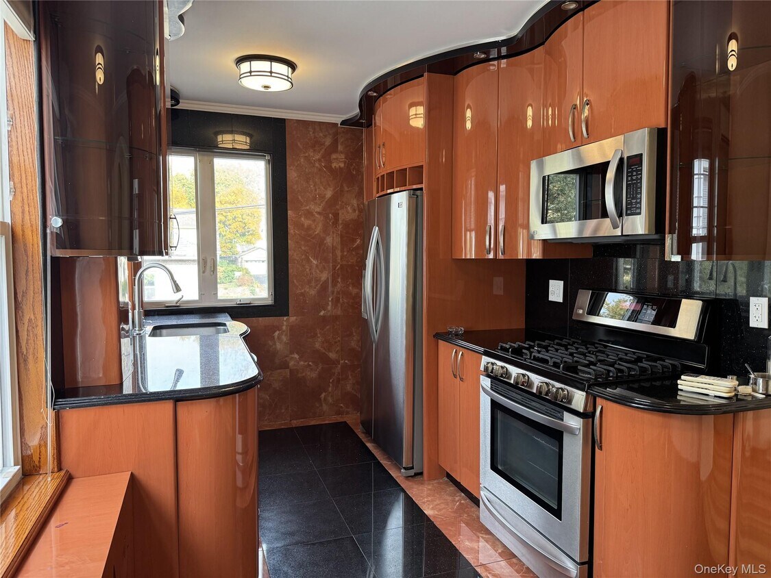 Foto principal - 713 Yonkers Ave