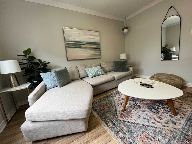 Photo du bâtiment - 1170 Queen St E