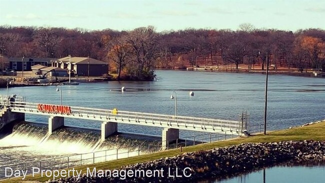 Building Photo - 410 Fox Shores Dr