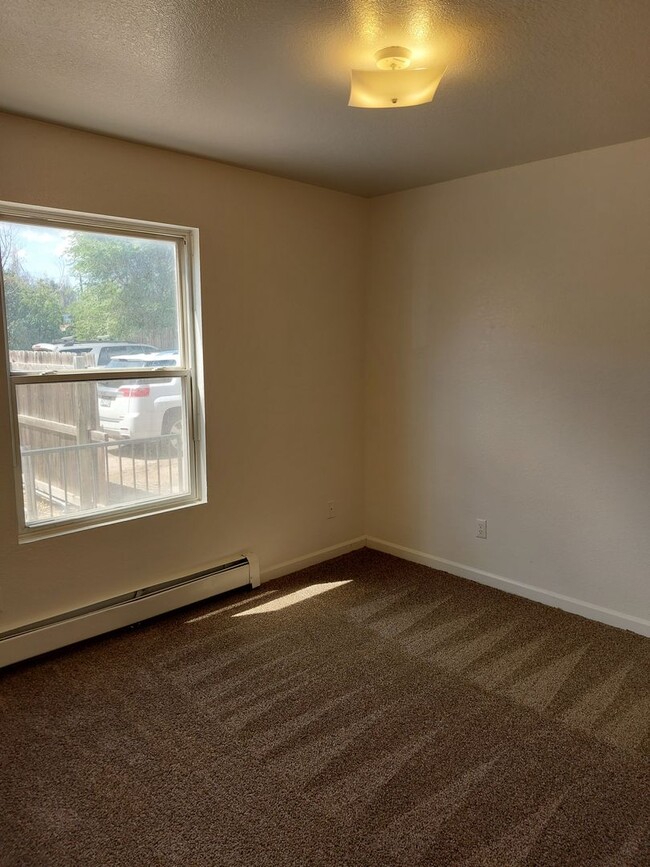 Building Photo - Four Bedroom Near UNC