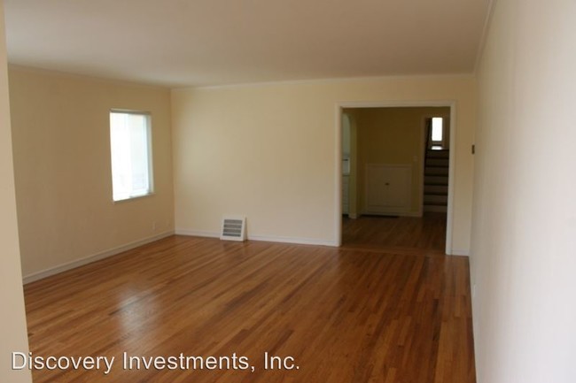 Building Photo - 473-477 Capital St
