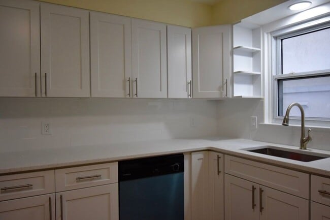 Building Photo - 356 Slocum Way
