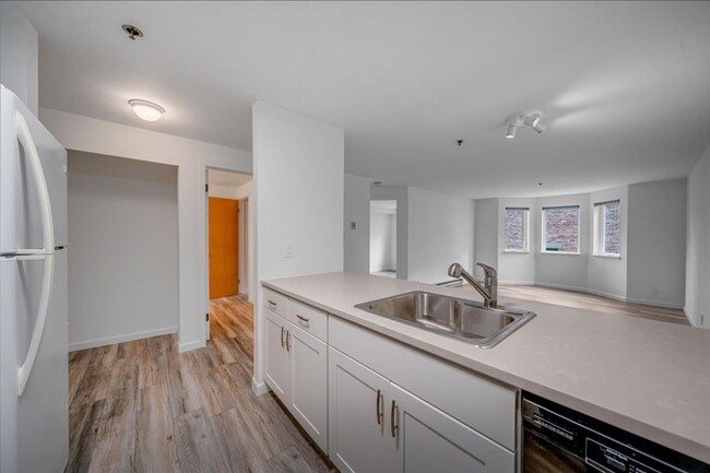 Building Photo - Charming 1 Bed 1 Bath Condo on Capitol Hil...