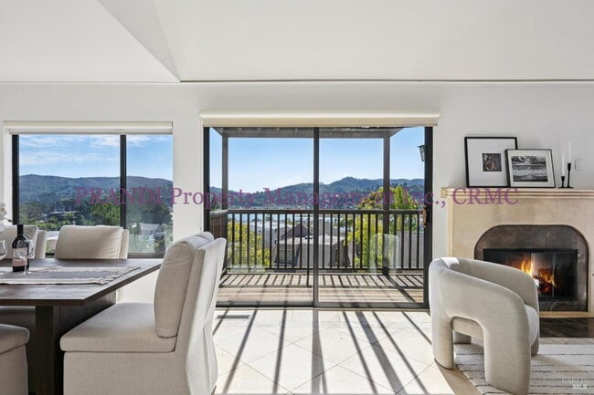 Foto del edificio - Panoramic View From This Strawberry Home w...