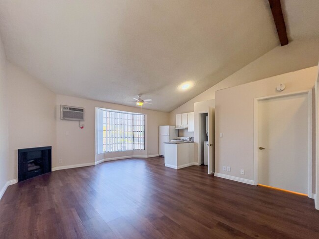Foto del edificio - 10256 McClemont Ave