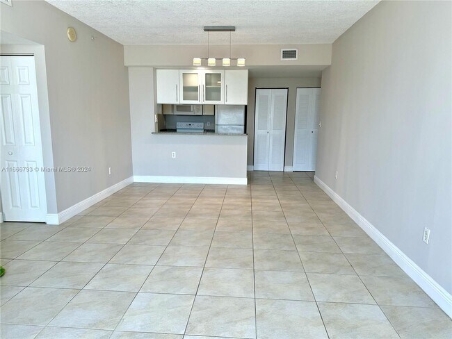 Foto del edificio - 275 NE 18th St