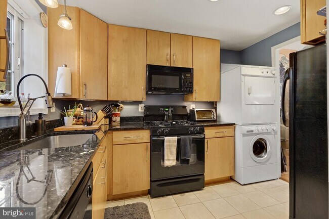 Building Photo - 3102 Martha Custis Dr