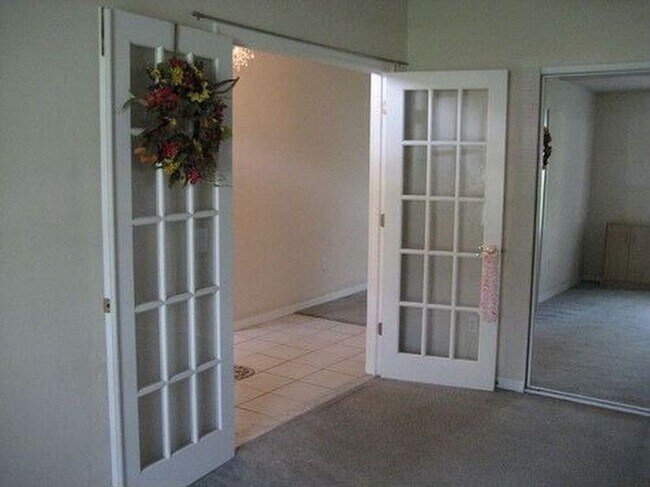 Photo - 4 Bed / 3 Bath House! Close to UF & Everyt...